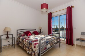 3 camere, ferro/asse da stiro, Wi-Fi gratuito, lenzuola