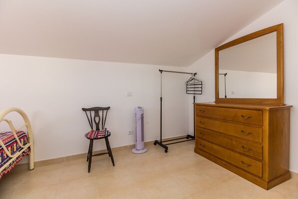 3 camere, ferro/asse da stiro, Wi-Fi gratuito, lenzuola