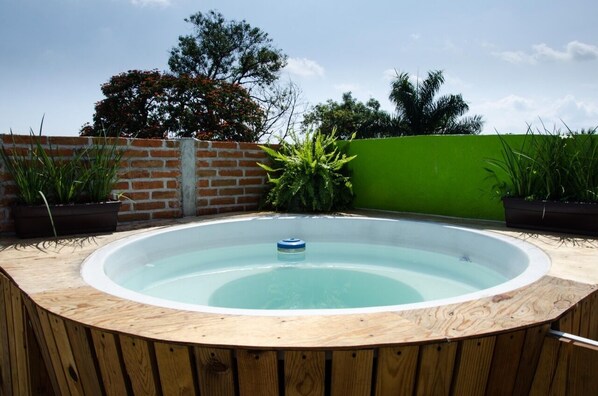 Bain à remous extérieur