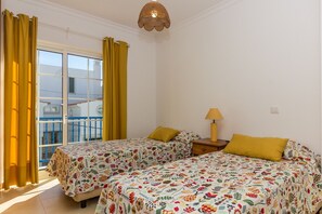 3 quartos, Wi-Fi de cortesia, roupa de cama