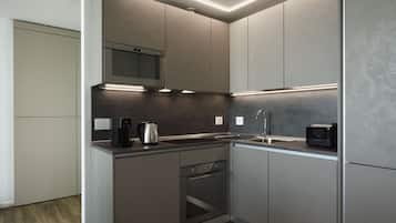 Full-sized fridge, microwave, oven, stovetop