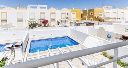 3 bedroom villa on the 1st line of beach and Wi-Fi by AlgarveManta (20V3)