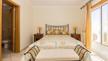 3 chambres, fer et planche à repasser, Wi-Fi gratuit, draps fournis