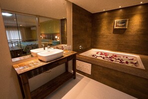 Cabana Deluxe | Bany | Dutxa, barnussos, bidet i tovalloles 
