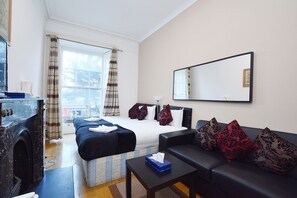 In-room safe, iron/ironing board, free WiFi - HPG Guest House (London)