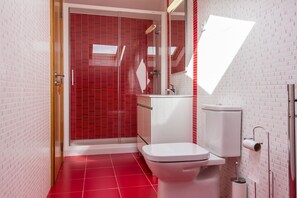 Bathtub, towels