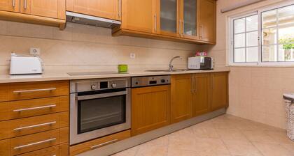 3 bedroom villa with communal pool and WIFI by AlgarveManta (22V3)