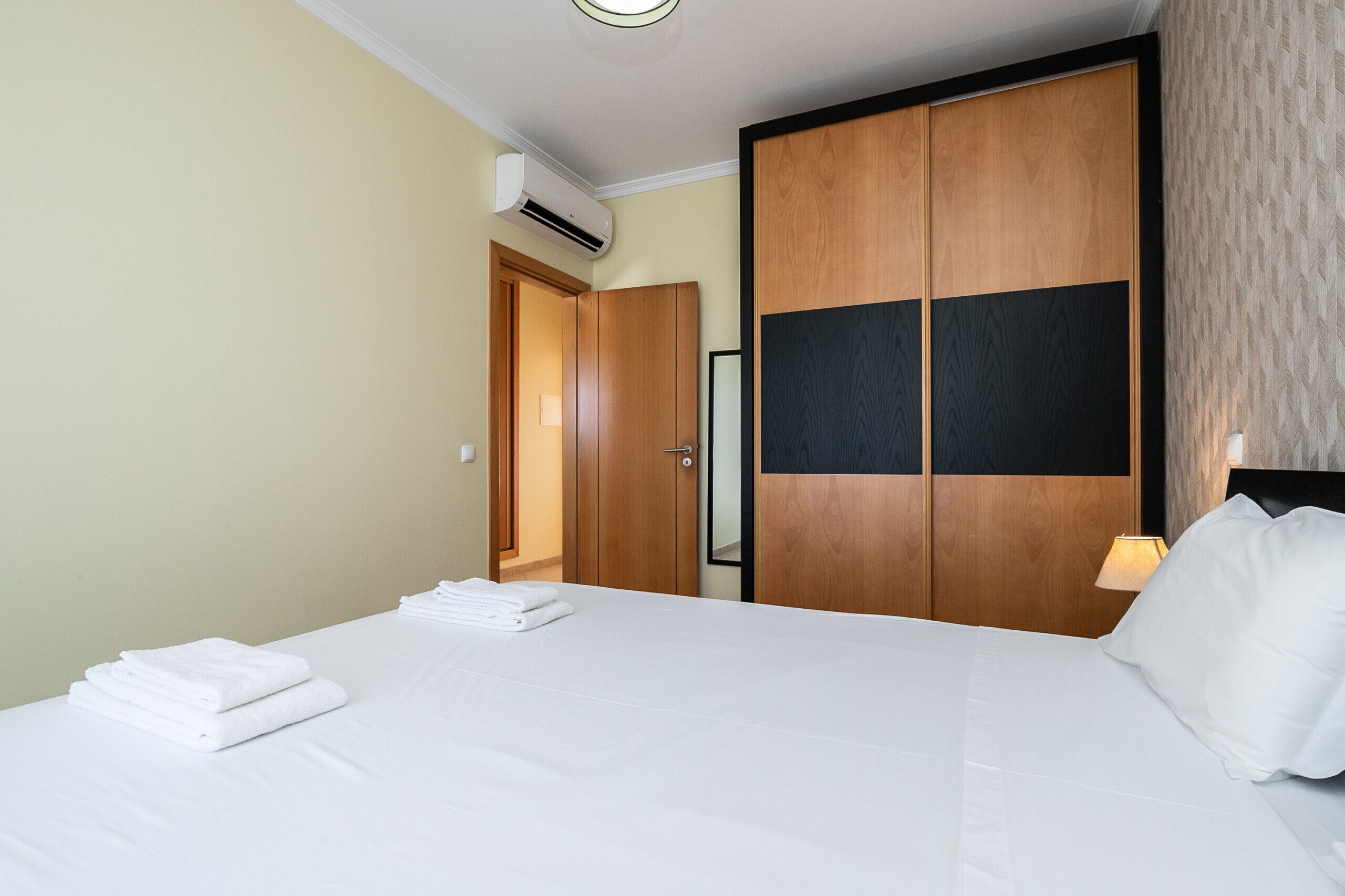3 habitaciones, tabla de planchar con plancha y wifi gratis 