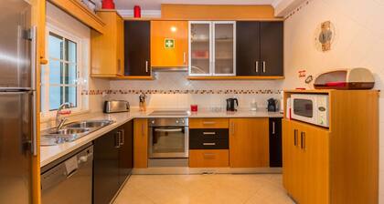 3 bedroom villa with patio and WIFI by AlgarveManta (55V3)