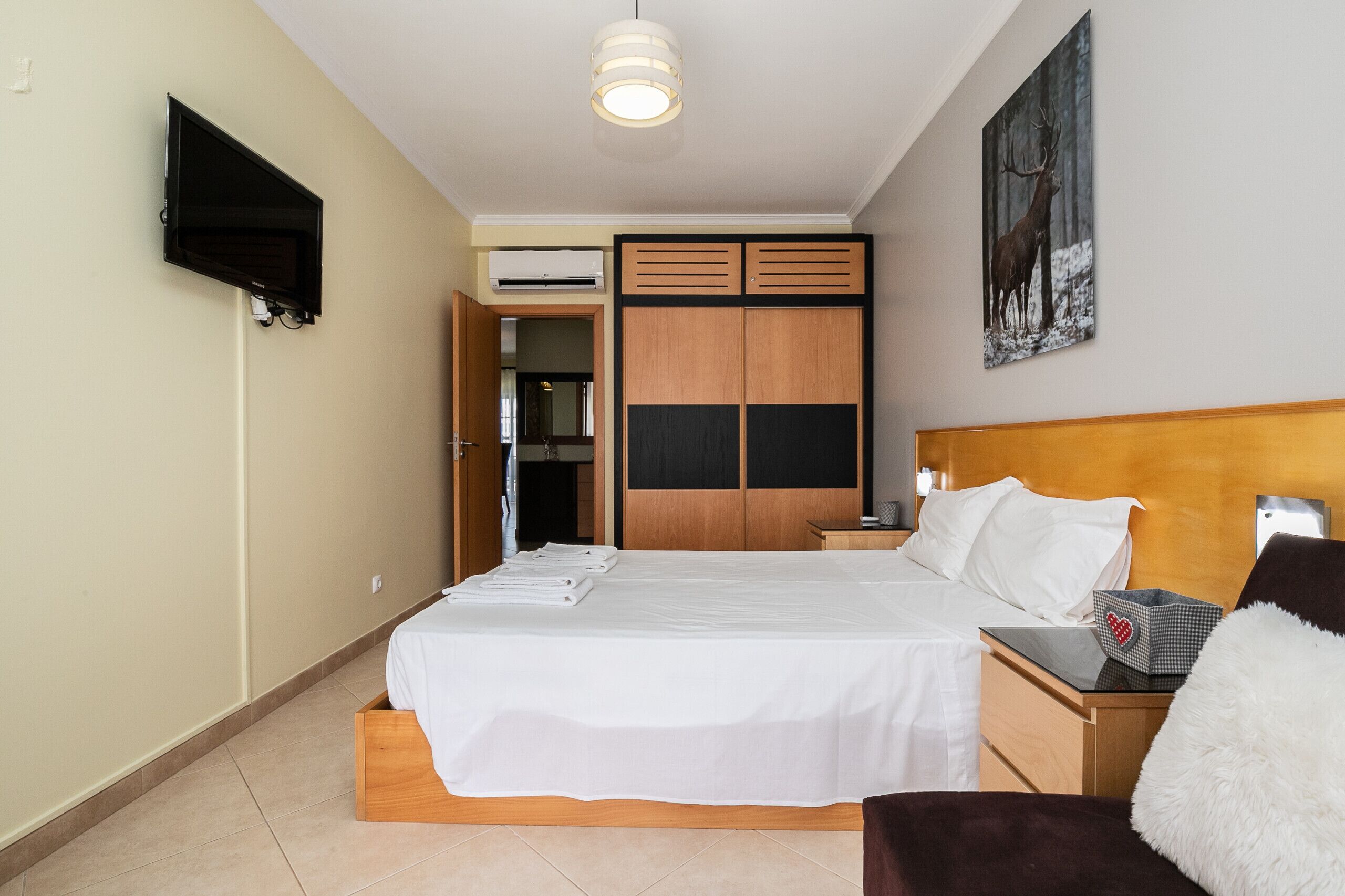 3 slaapkamers, een strijkplank/strijkijzer, gratis wifi, beddengoed