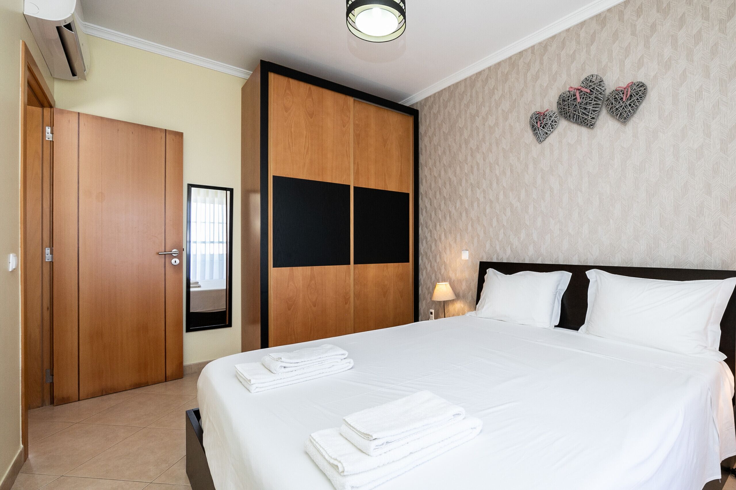 3 chambres, fer et planche à repasser, Wi-Fi gratuit, draps fournis