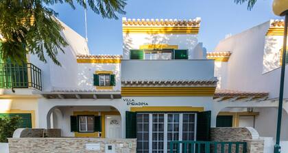 3 Schlafzimmer Villa mit Terrasse und WIFI by AlgarveManta (55V3)