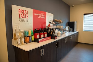 Petit déjeuner en libre-service compris tous les jours