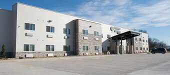 Cobblestone Inn & Suites - Forest City