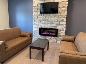 Lobby sitting area - Cobblestone Inn & Suites - Forest City (Forest City)