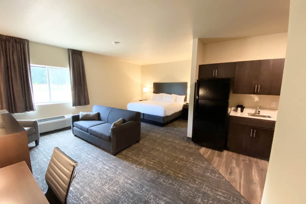 premium bedding, pillow-top beds, in-room safe, desk