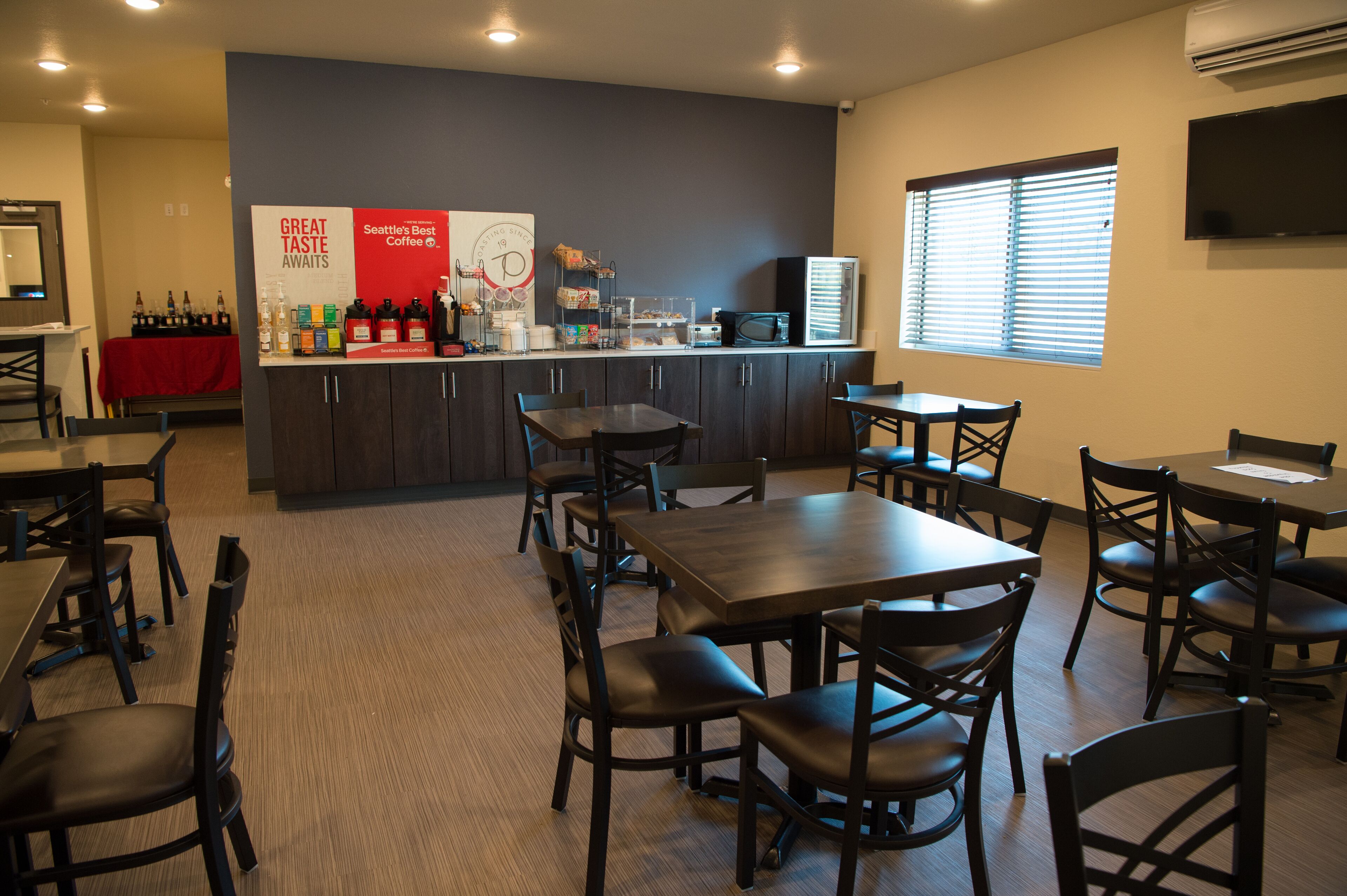 free daily self-service breakfast