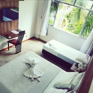 Minibar, bureau, Wi-Fi gratuit, draps fournis