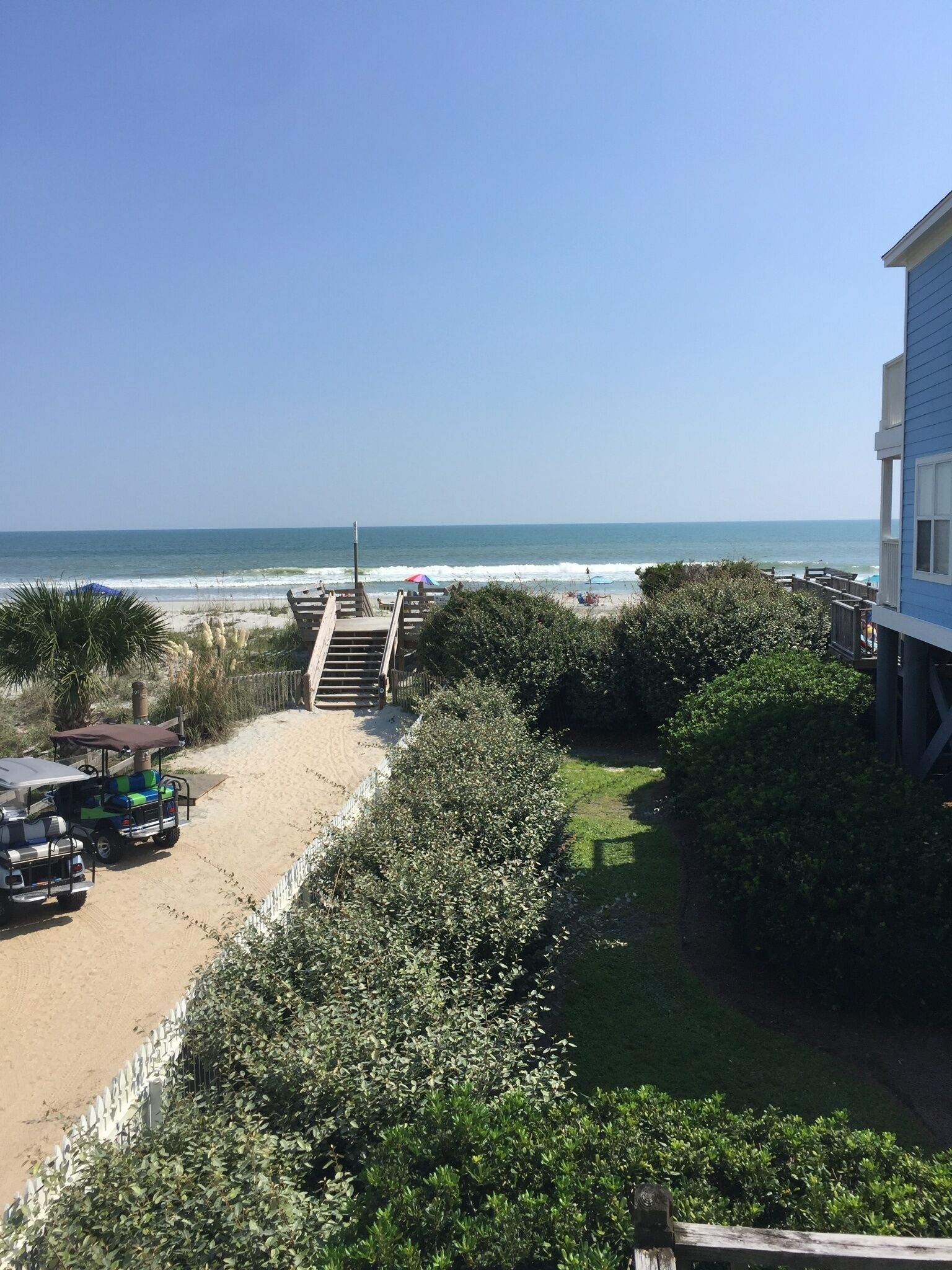 Ocean front community w/ peekaboo views, steps fm the beach & pool