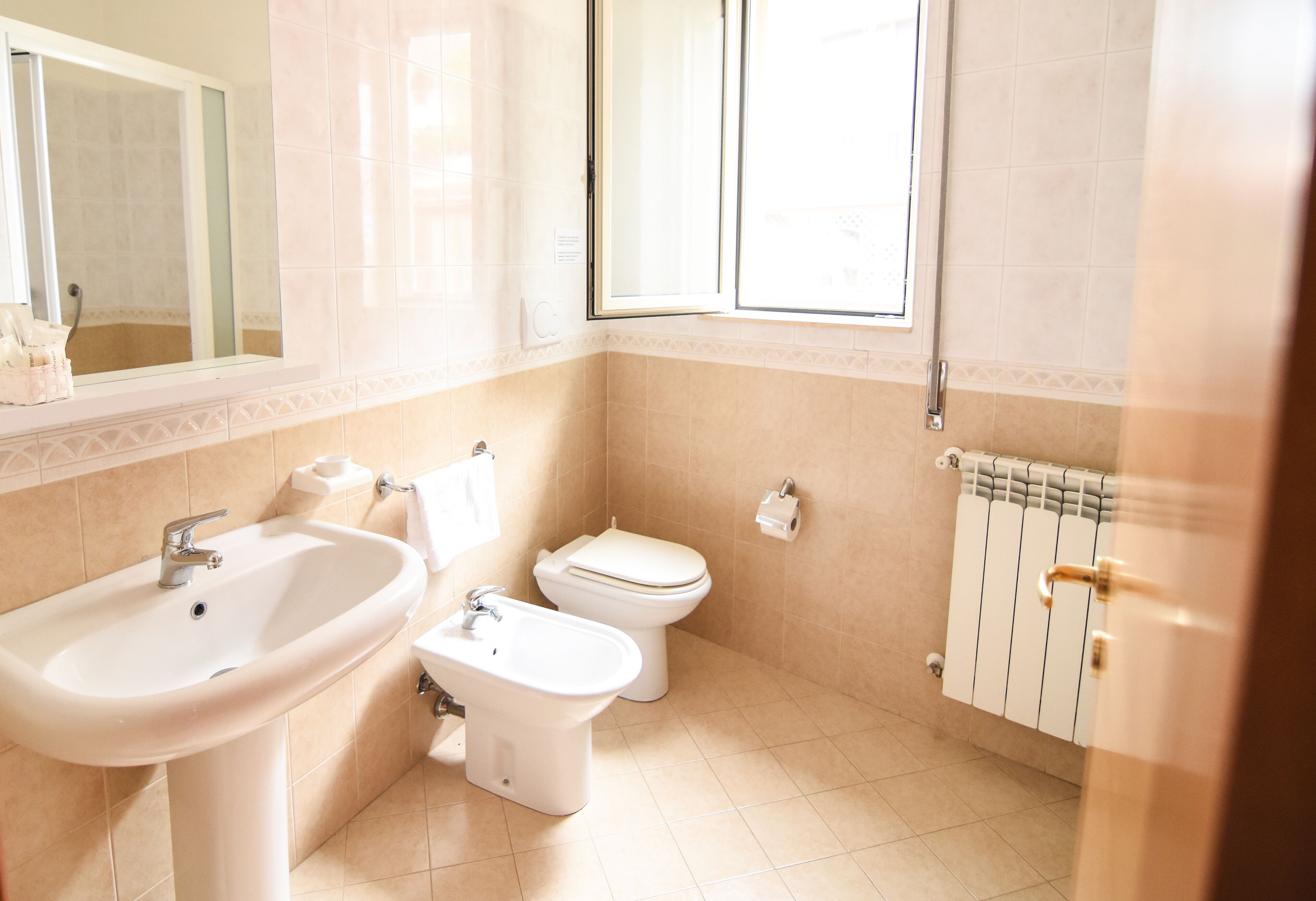 Doppel- oder Zweibettzimmer | Badezimmer