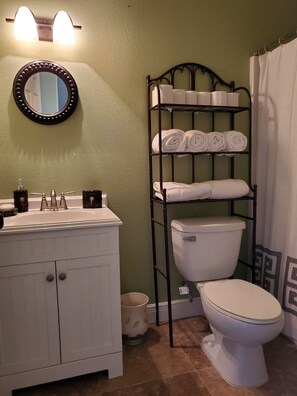 Bathroom - The Junction Hut (Bertram)