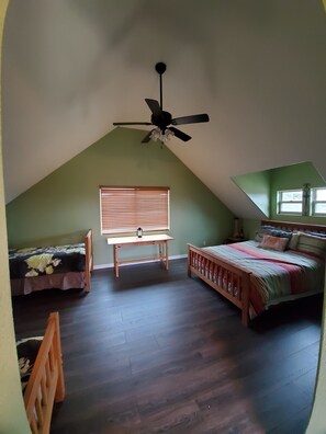 Room - The Junction Hut (Bertram)