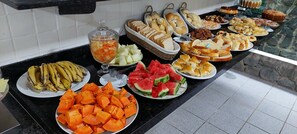 Free daily buffet breakfast - Santorini Praia Hotel (Natal)