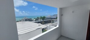 Minibar, caja de seguridad en la habitación, wifi gratis y ropa de cama 