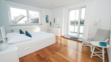 Classic Apartment, 1 Queen Bed with Sofa bed, Balcony, Garden View