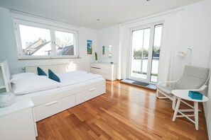 클래식 아파트, 퀸사이즈침대 1개 및 소파베드, 발코니, 정원 전망 | 각각 다르게 가구 비치, 암막 커튼, 다리미/다리미판, 무료 WiFi