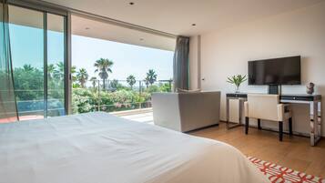 5 間睡房、書桌、熨斗/熨衫板、可攜式嬰兒床