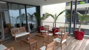Unclassified image, 2 of 10, button - WaterFront wat01 (Dakar)