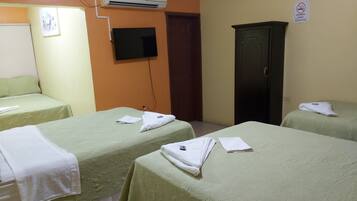 Quadruple Room | Free WiFi, bed sheets