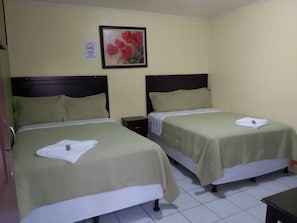 Double Room, 2 Double Beds | Free WiFi, bed sheets - Mados Hotel Aterrizaje (Choluteca)