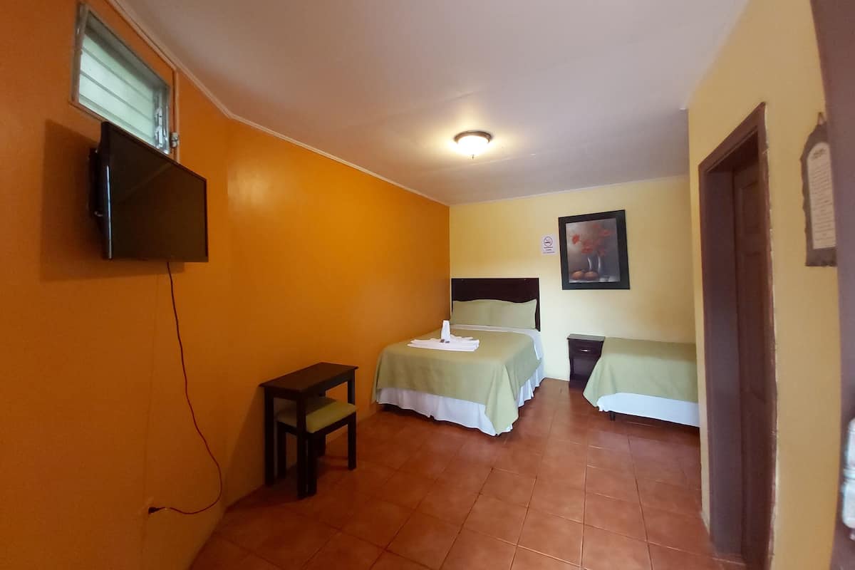 Double Room, Multiple Beds | WiFi (free), bed sheets