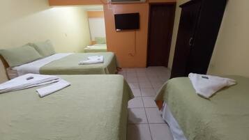 Quadruple Room | Free WiFi, bed sheets