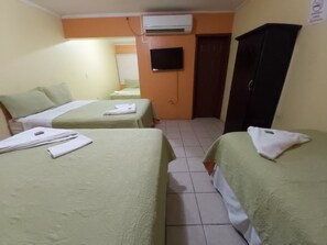 Quadruple Room | Free WiFi, bed sheets - Mados Hotel Aterrizaje (Choluteca)