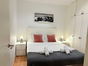 3 室のベッドルーム、アイロン / アイロン台、旅行用ベビーベッド、WiFi (無料)