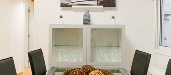 Ahllenrock – Modern apartment in Cornellà, close to the metro and airport