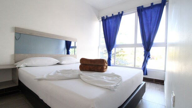 Economy Double Room | Desk, free WiFi - Hotel Porton Estadio (Medellín)