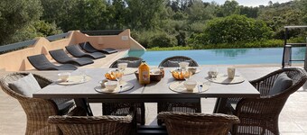 Air-conditioned villa with pool, SEA and MOUNTAIN views, BEACH access at 600M