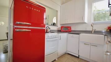 Réfrigérateur, cafetiÚre/bouilloire