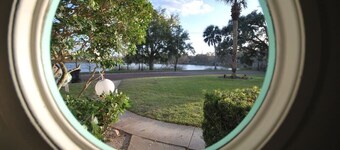 Lakefront - Lake Davis Art Deco Cottage