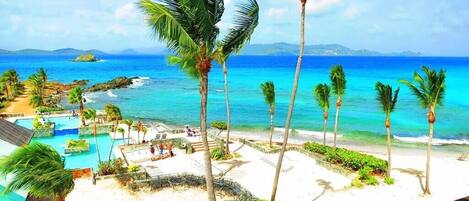 Plage, chaises longues, serviettes de plage
