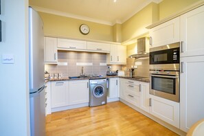 Refrigerador, microondas, horno y tostadora 