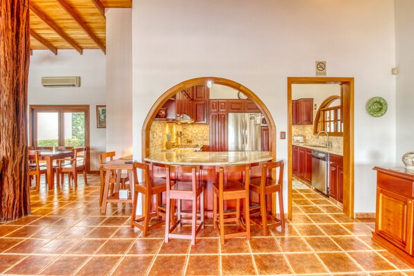 Dining - Wonderful ocean-view Flamingo beach house Secure gate, pool, walk to the beach (Flamingo Beach)