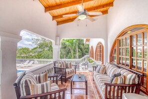 Terrace/patio - Wonderful ocean-view Flamingo beach house Secure gate, pool, walk to the beach (Flamingo Beach)