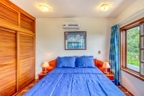 5 bedrooms, iron/ironing board, WiFi, bed sheets
