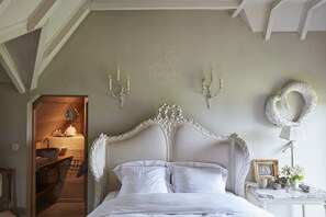 5 bedrooms, iron/ironing board, travel cot, WiFi