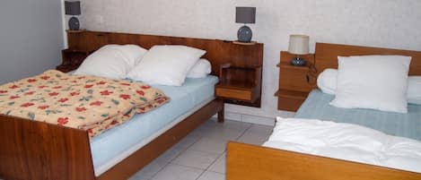 2 bedrooms, iron/ironing board, travel cot, free WiFi